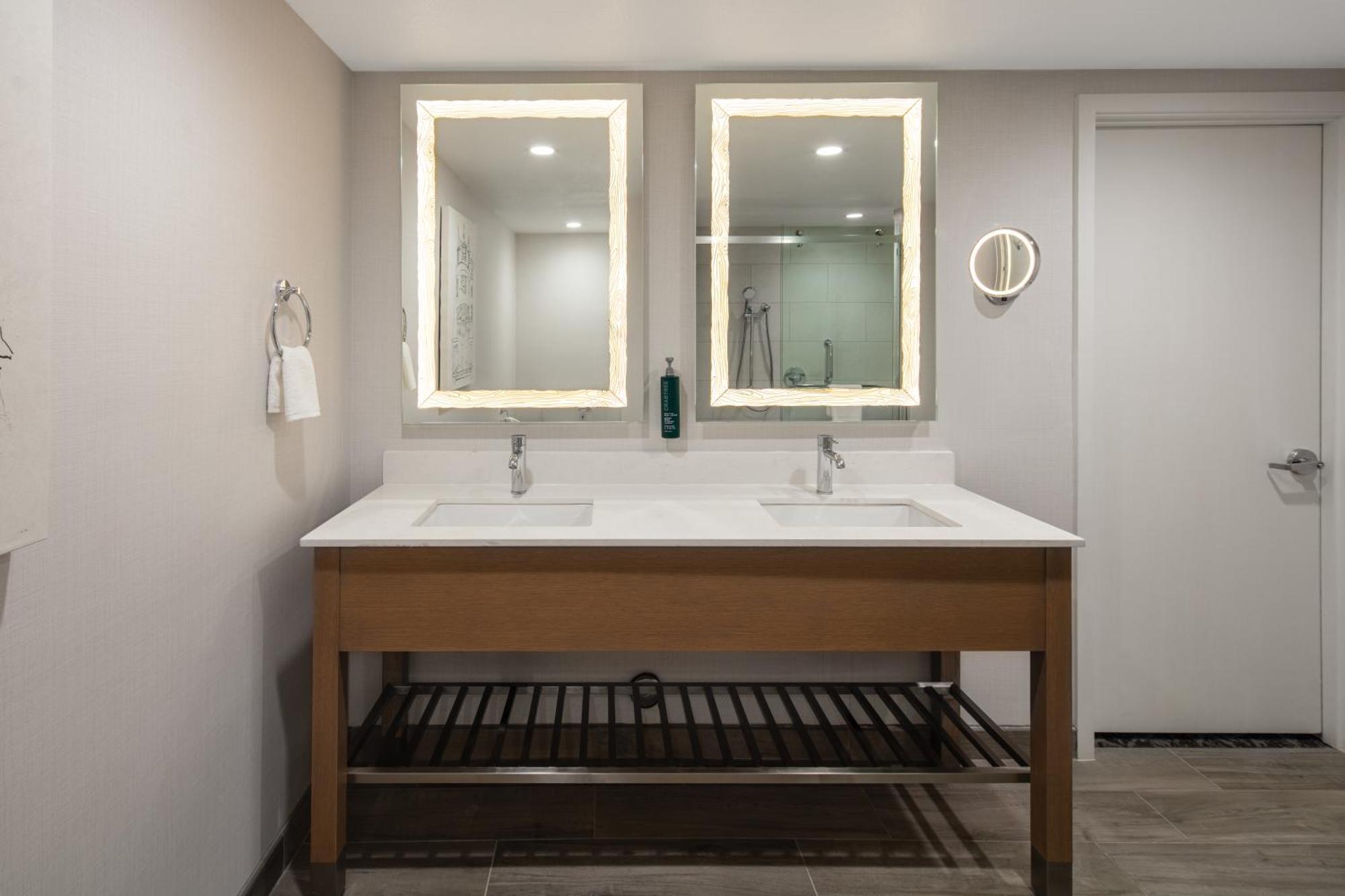 Doubletree By Hilton Sacramento Hotel Екстериор снимка