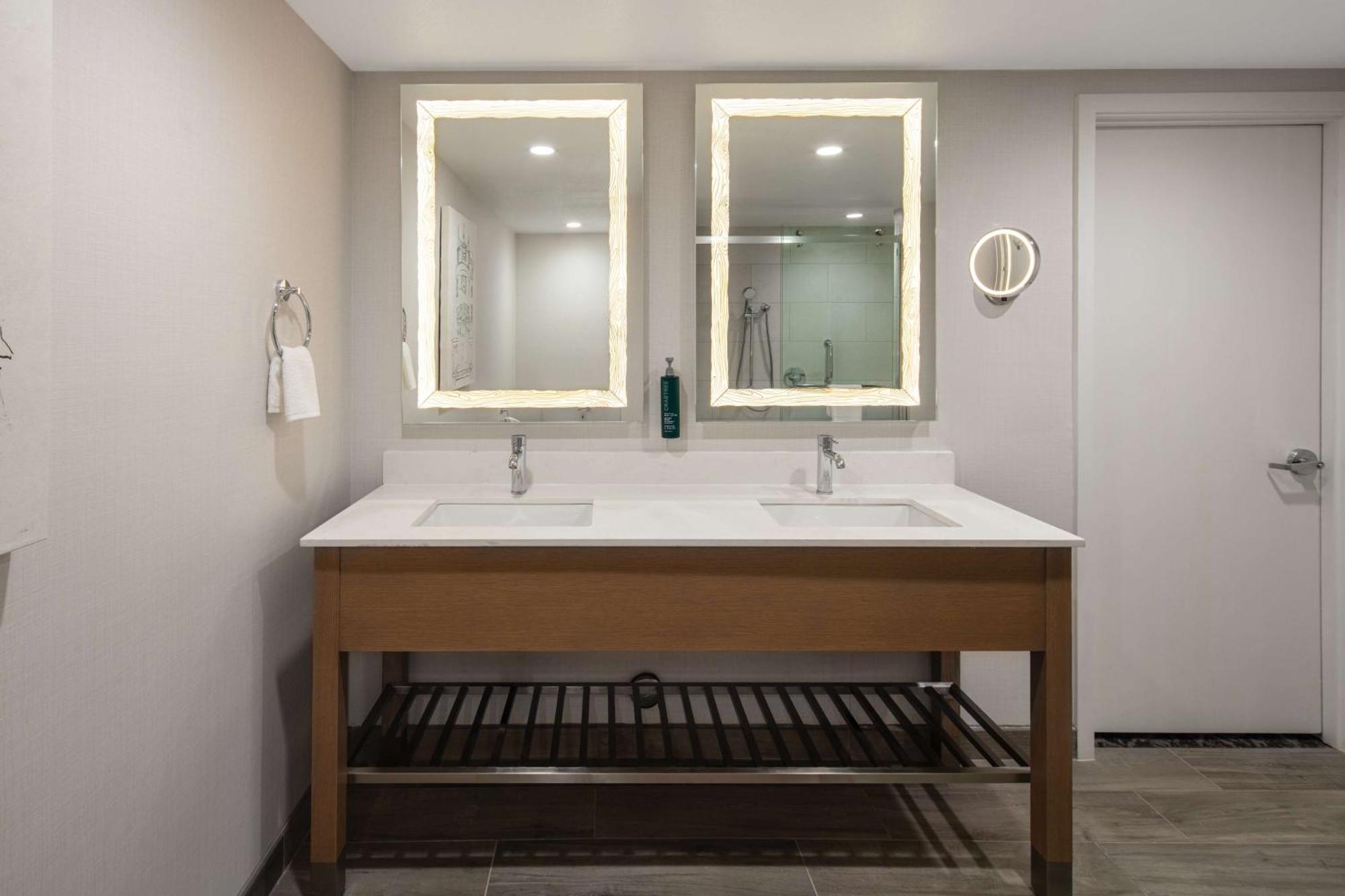 Doubletree By Hilton Sacramento Hotel Екстериор снимка