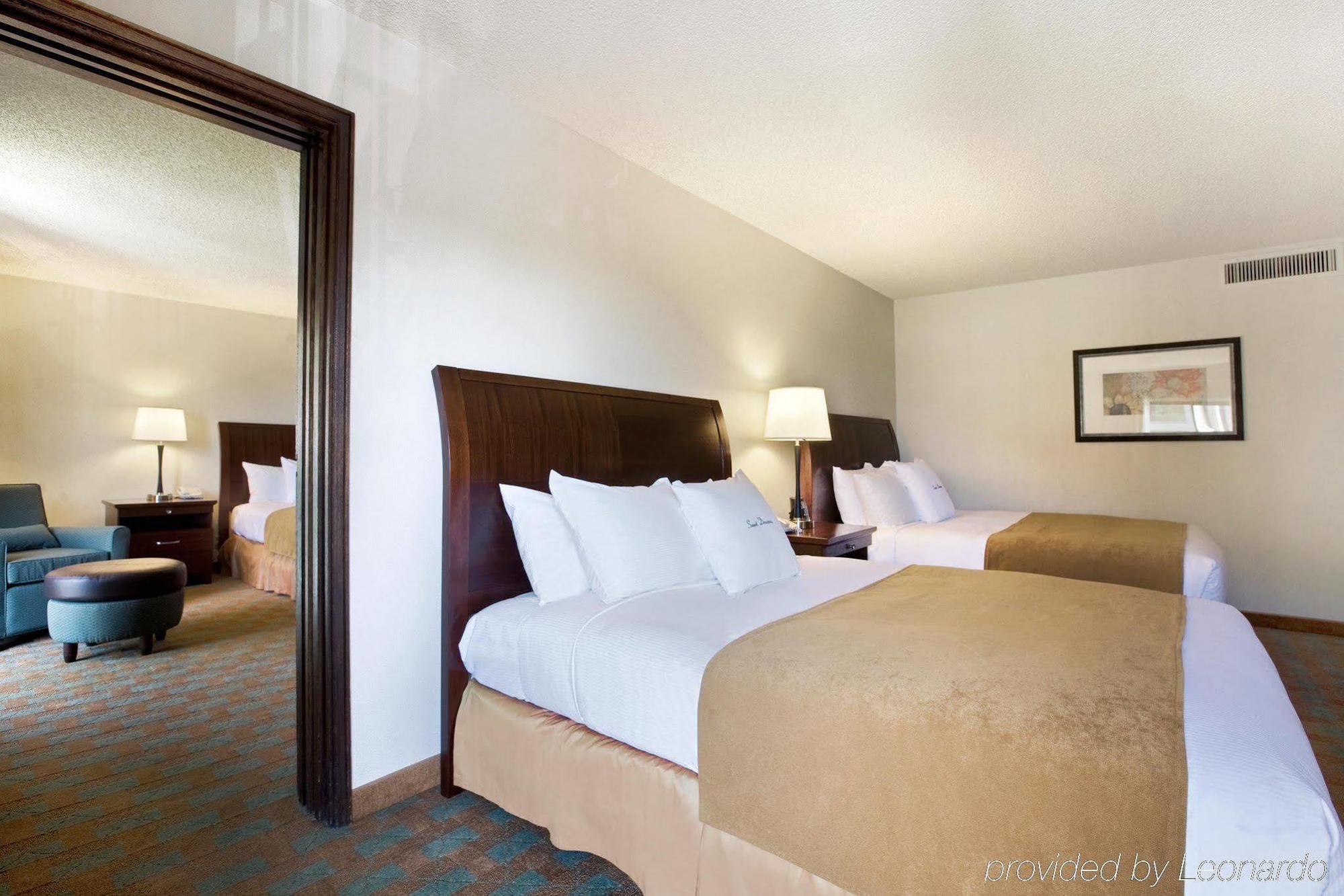 Doubletree By Hilton Sacramento Hotel Стая снимка
