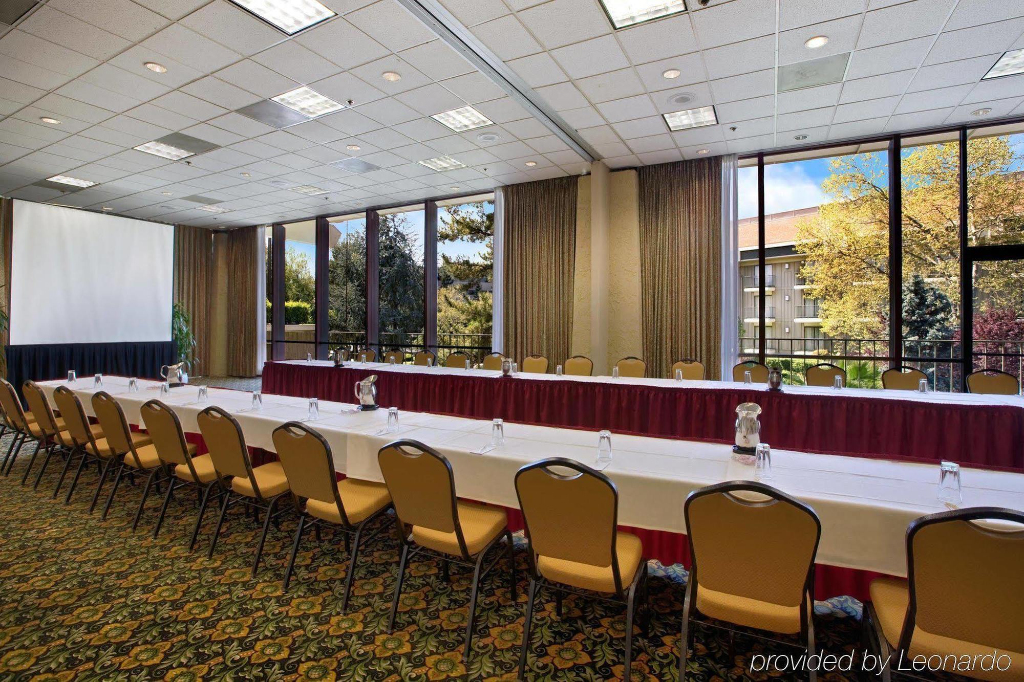 Doubletree By Hilton Sacramento Hotel Съоръжения снимка